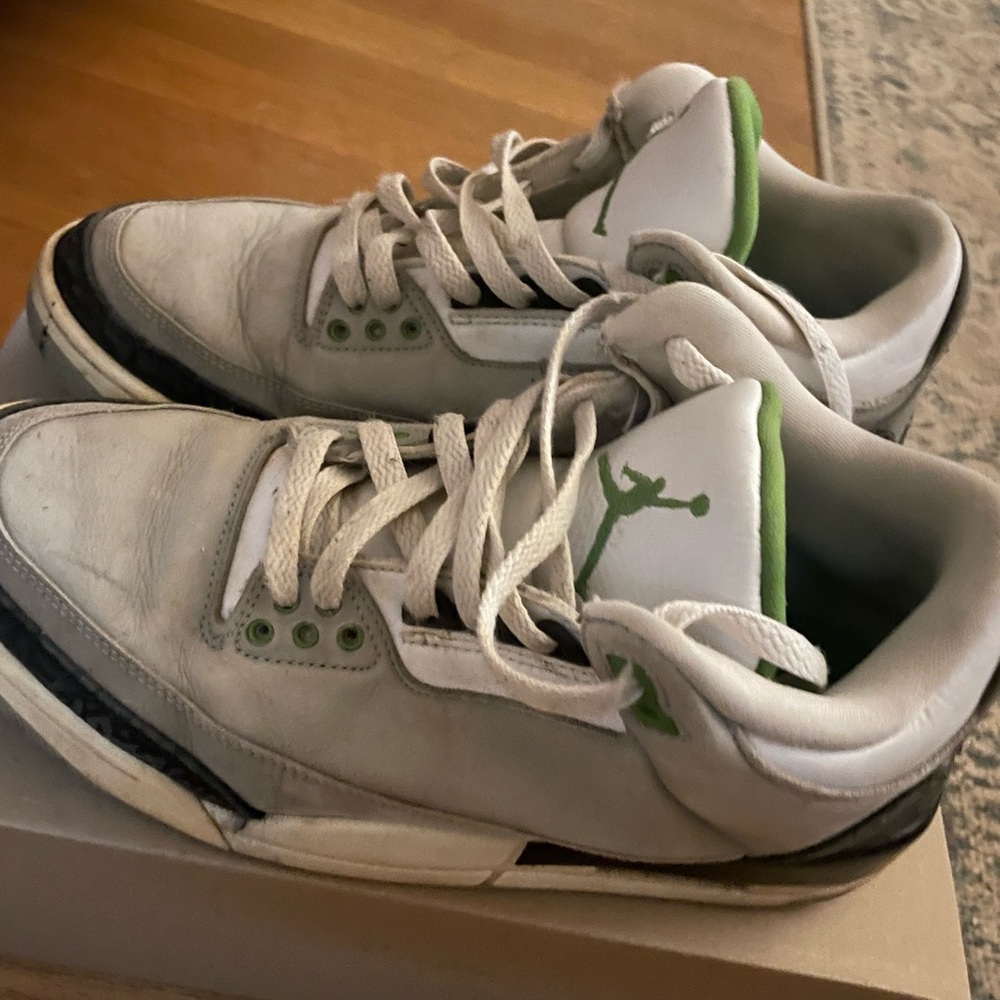 Jordan’s lime and gray 8.5